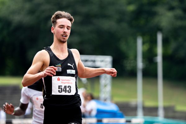 Aaron Giurgian (Sprintteam Wetzlar) ueber 110m Huerden am 04.06.2022 waehrend der Sparkassen Gala in Regensburg